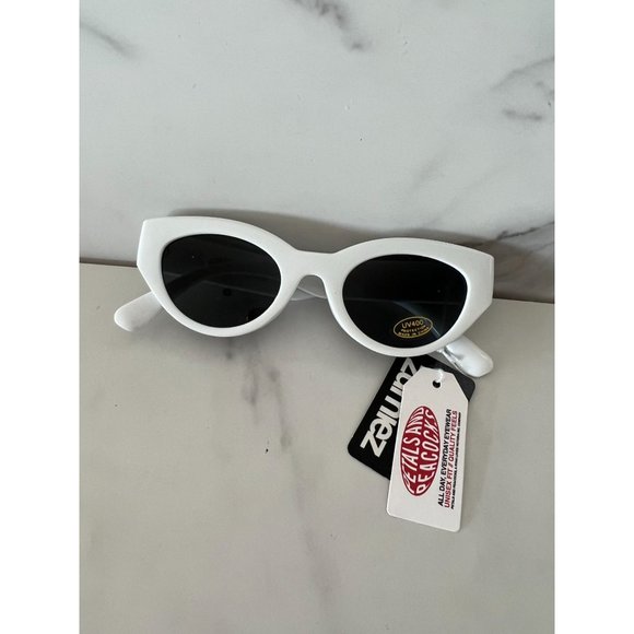 PETALS AND PEACOCKS  White Carey's Retro Sunglasses NEW - Picture 1 of 4